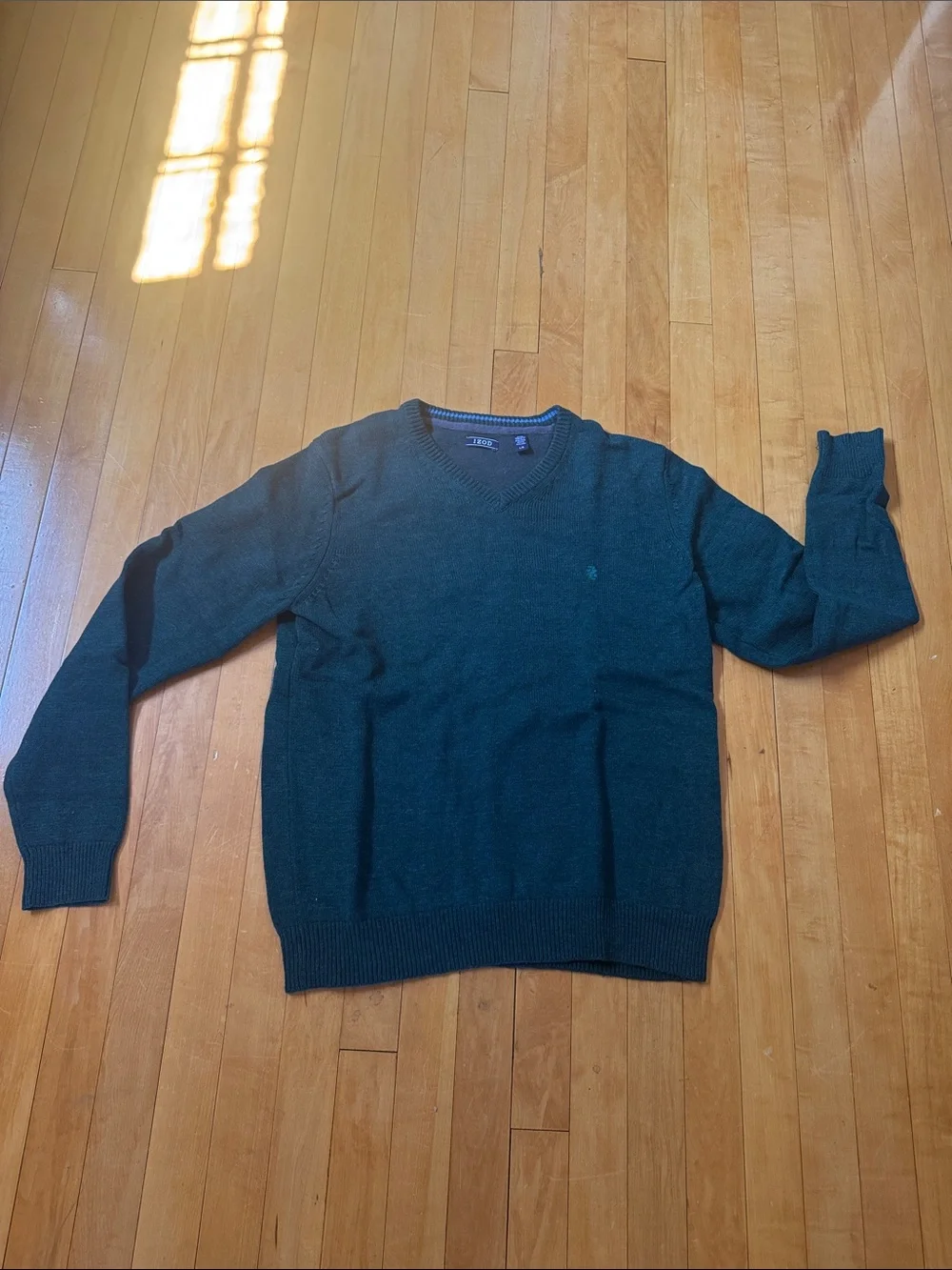 Izod Men's pine Green V-Neck Sweater men’s L